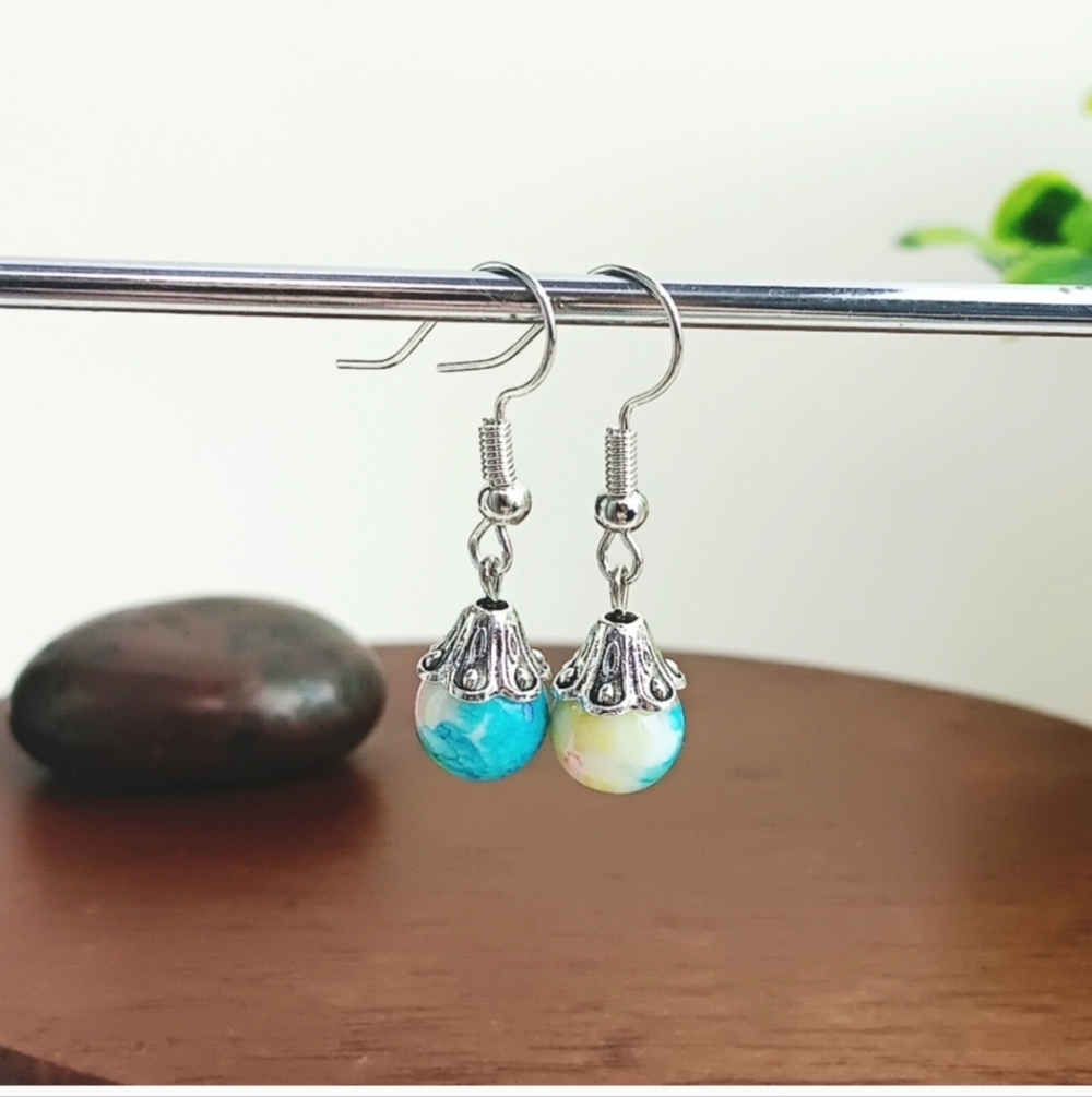 NWT Adorable Blue Tie Dye Glass Bead Stainless Steel Earrings!